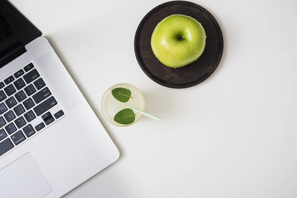 refreshing drink with apples laptop